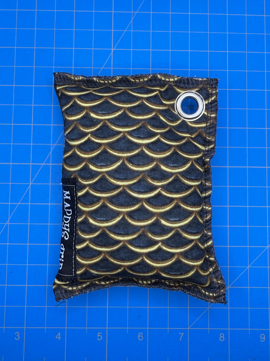 Maddys grip chalk bag - Armored Scales